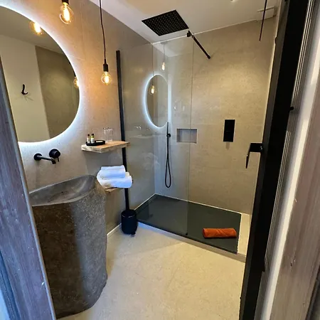 호텔 De La Chapelle 말메디