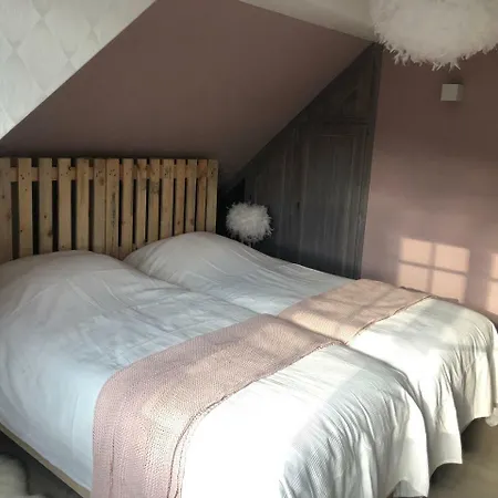 Отель De La Chapelle Мальмеди